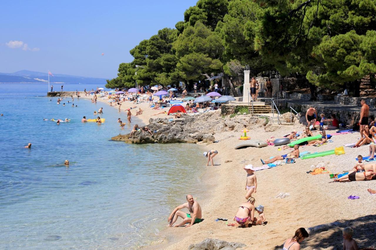 Apartments By The Sea Brela, Makarska - 16950 Екстериор снимка