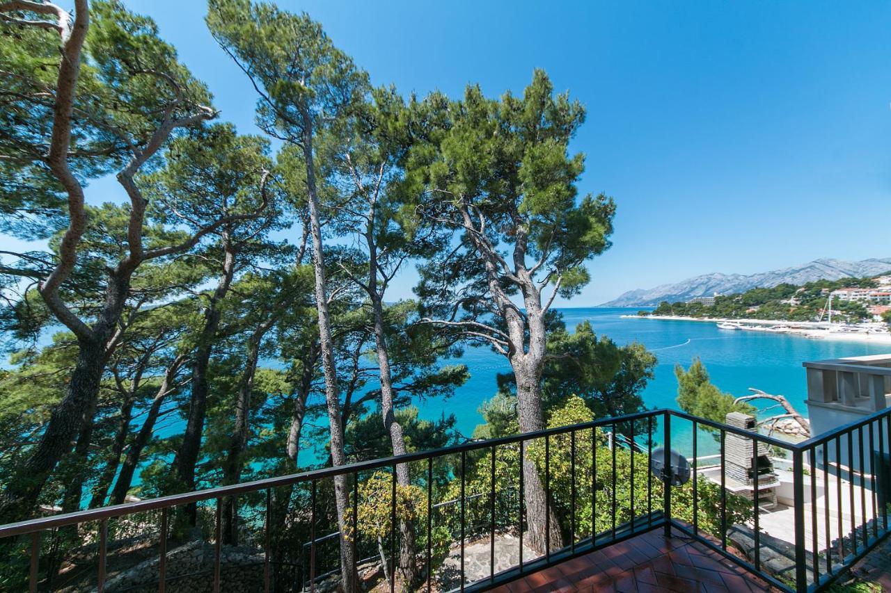 Apartments By The Sea Brela, Makarska - 16950 Екстериор снимка