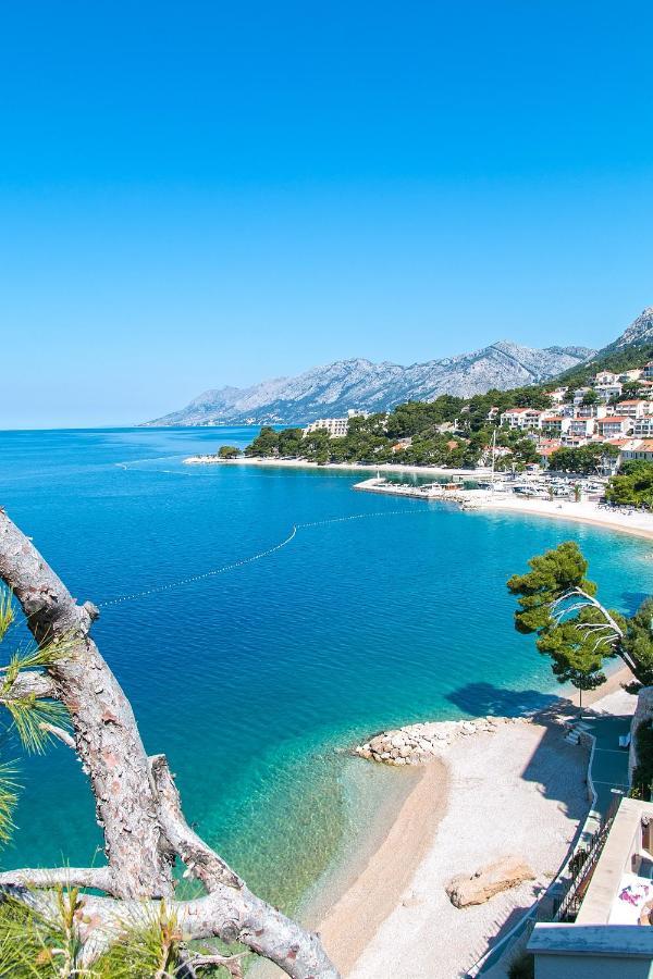 Apartments By The Sea Brela, Makarska - 16950 Екстериор снимка