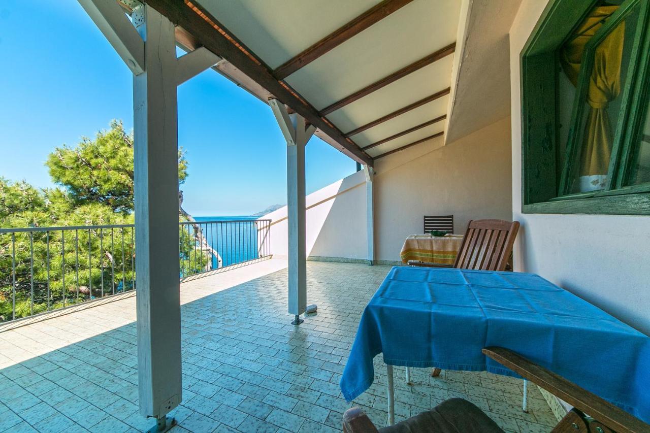 Apartments By The Sea Brela, Makarska - 16950 Екстериор снимка